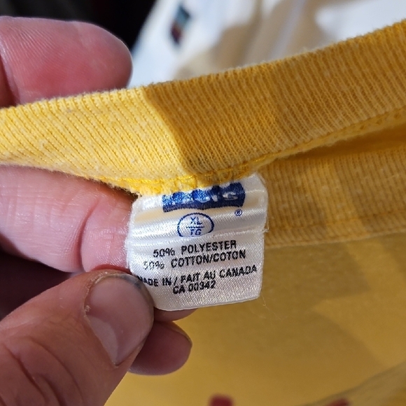 Yellow Levis Red Tab 70s Graphic T-Shirt - Picture 2 of 6